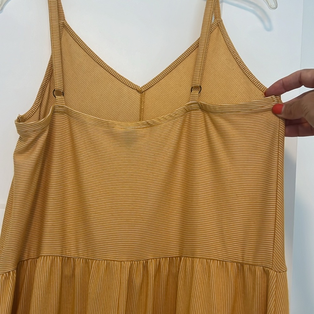 UNIVERSAL THREAD DRESS WITH ADJUSTABLE STRAPS.L. ptp18”. ptb29”. Pit to waist 9” - Picture 6 of 6
